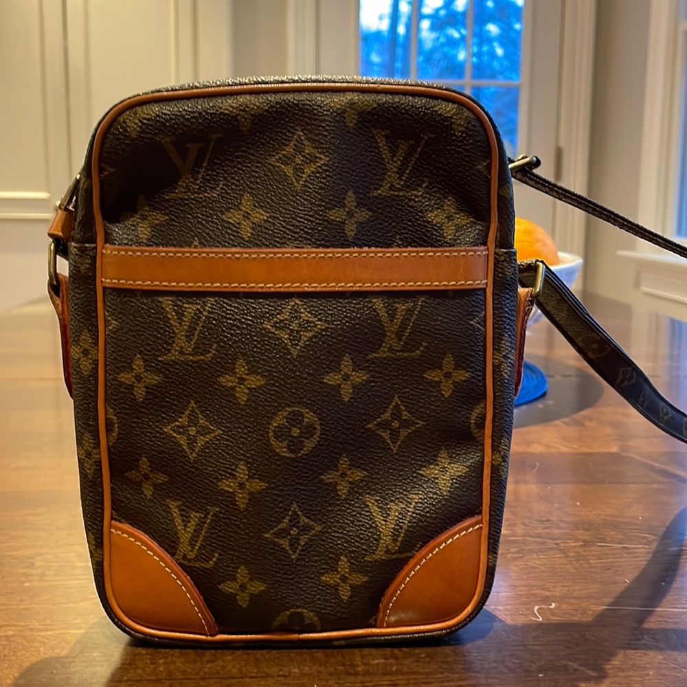Great condition Louis Vuitton Danube crossbody